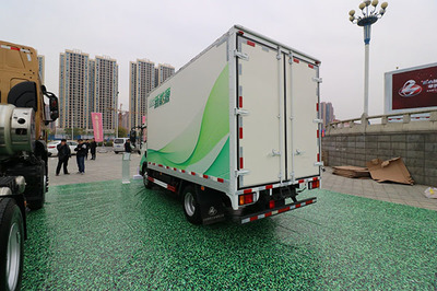 新能源時代，看我的！乘龍L2 EV輕卡躍市而來，引領城市配送新變革